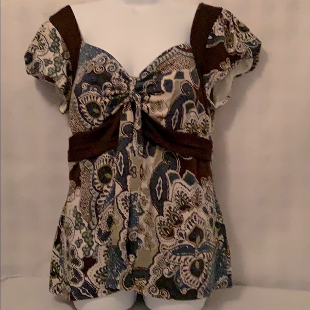 A flower blouse shirt
